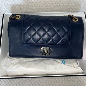 Chanel Mademoiselle leather handbag in Navy Sheepskin Large